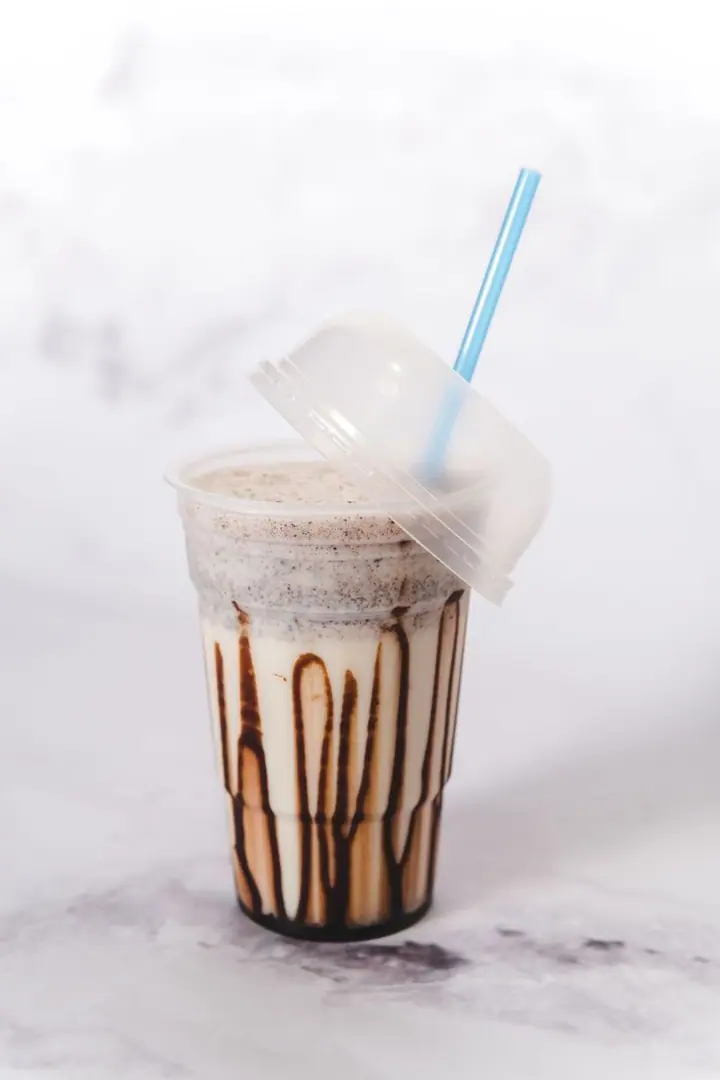 لیوان شیک شکلاتی شفاف با درب گنبدی